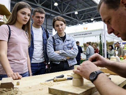 Радий Хабиров заглянул на "Патрики-маркет": ремесло на виду, продукты - с рук