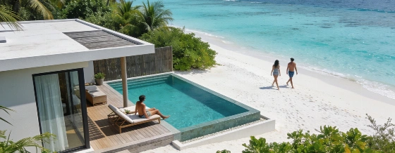 Huvafen Fushi: частный островной курорт с индивидуальным сервисом на Мальдивах Pomogator Travel © pomogator.travel